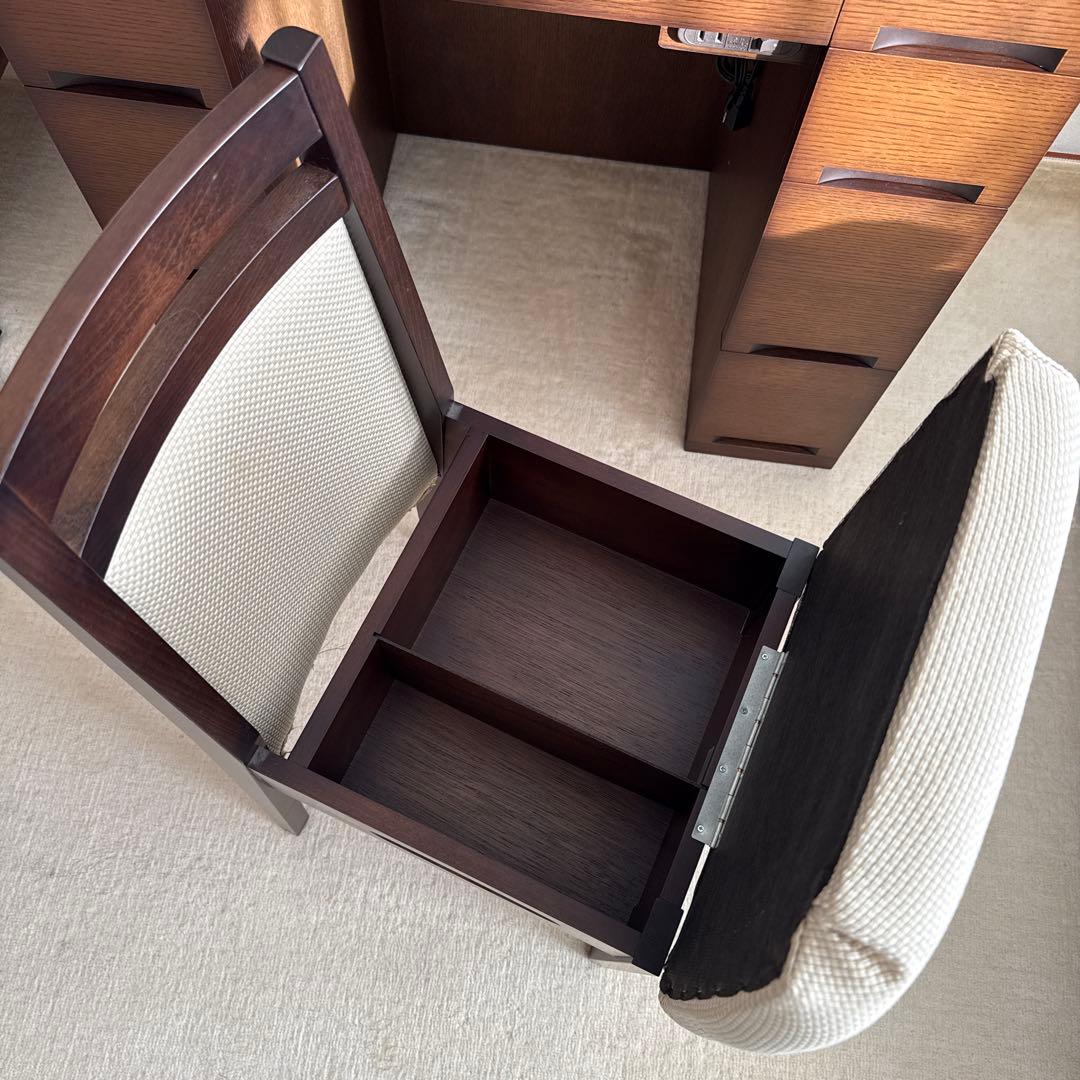 ダークブラウン 木製チェア ベージュクッション ダイニングチェア