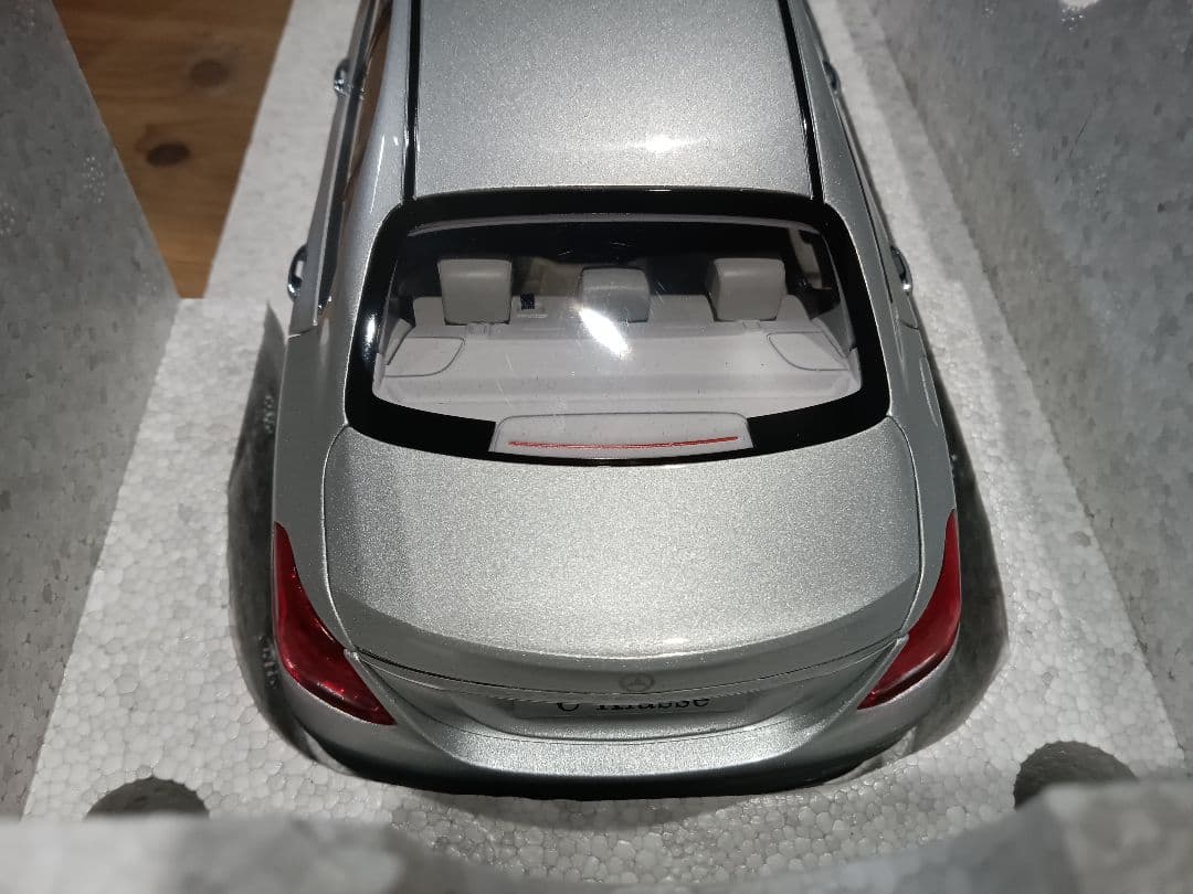 1/18 メルセデスベンツ Cクラス W205 前期 シルバー ミニカー