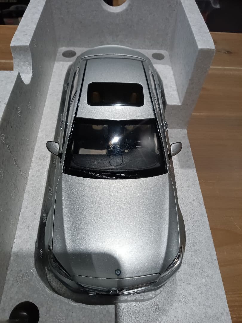 1/18 メルセデスベンツ Cクラス W205 前期 シルバー ミニカー 1⁄18