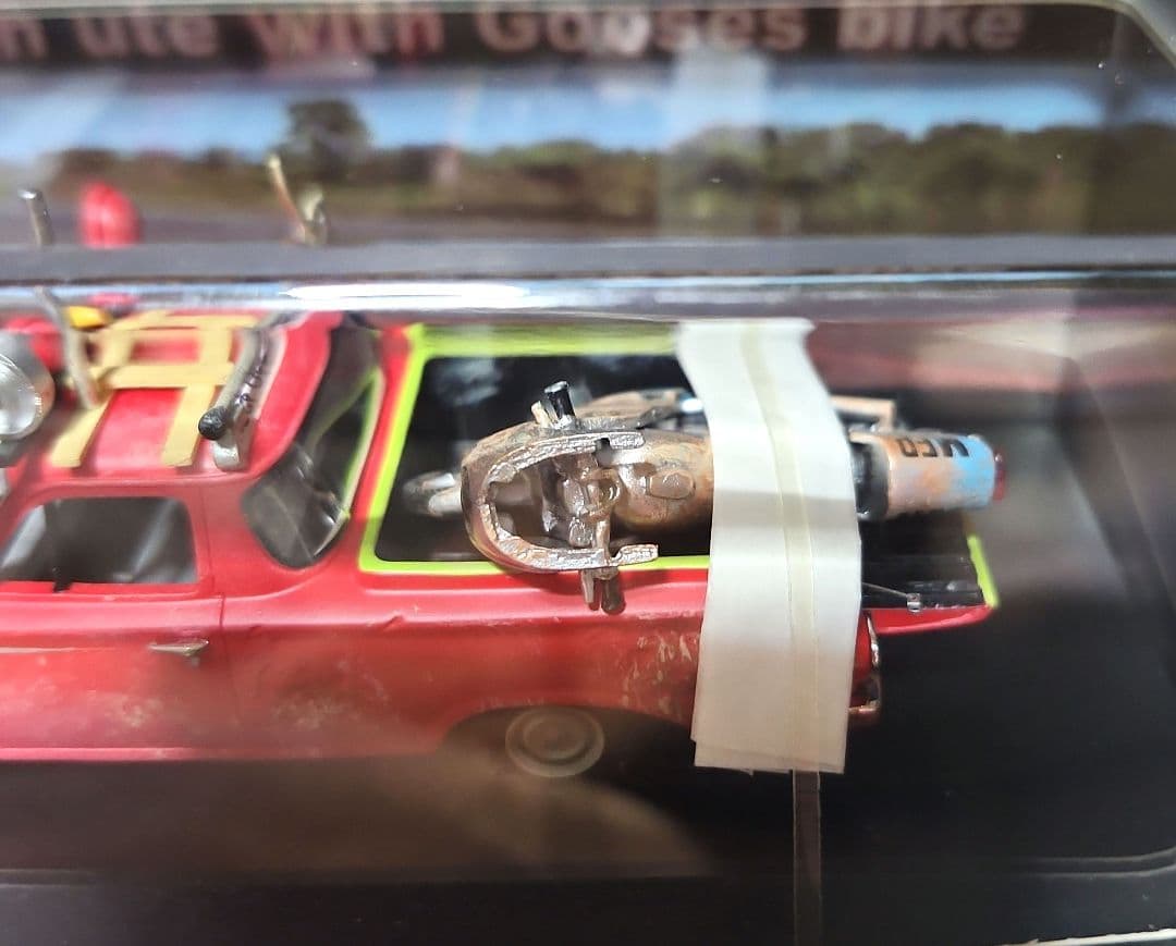 ACE 1/43 マッドマックス ホールデン EJ UTE & グースバイク