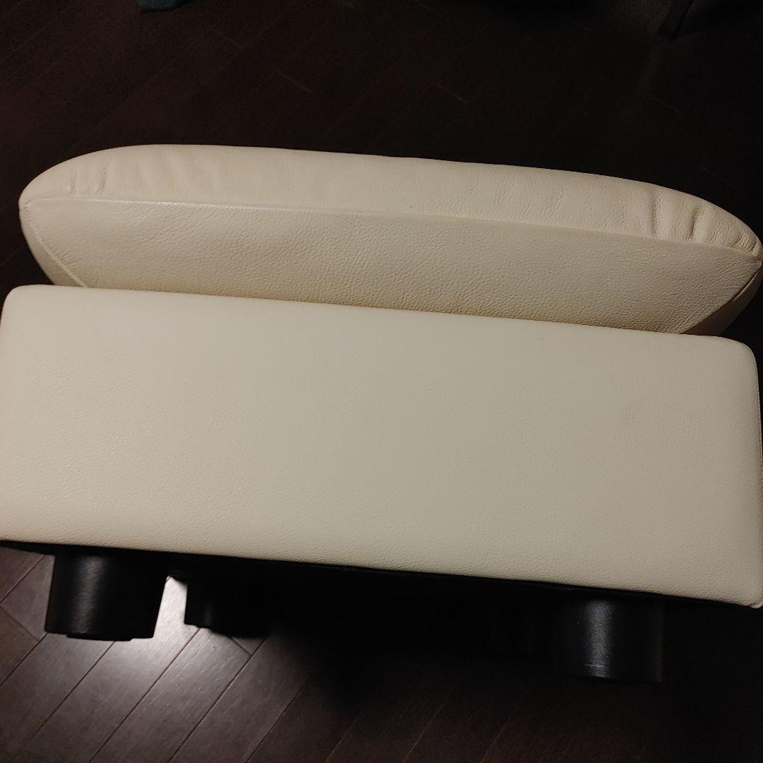 カリモク　Direttore オットマン　クリーム色