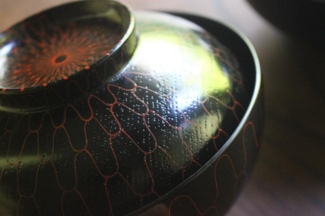 デッドストック！上質黒漆に極上網目蒔絵の映える煮物椀2点（検輪島塗蒔絵椀雑煮椀