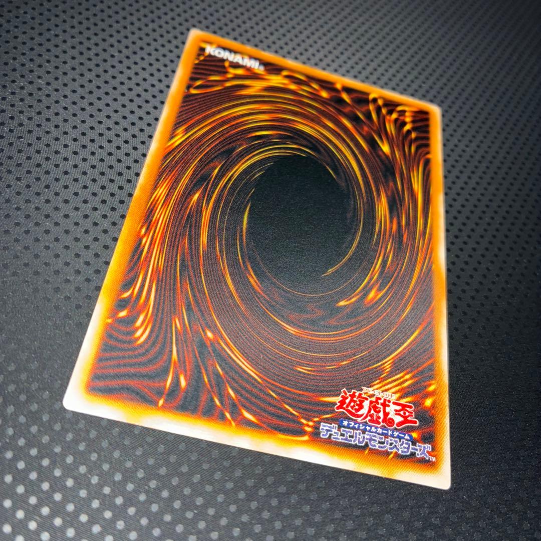 美品 遊戯王 ブラック・マジシャン レリーフ