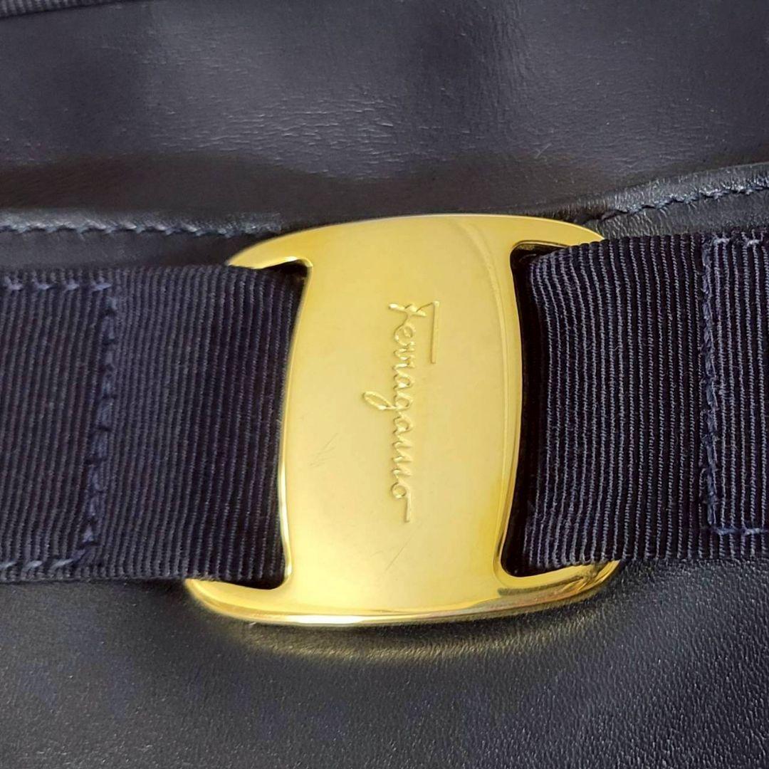 美品✨　サルヴァトーレフェラガモ　ショルダーバッグ　ヴァラリボン　ガンチーニ　紺