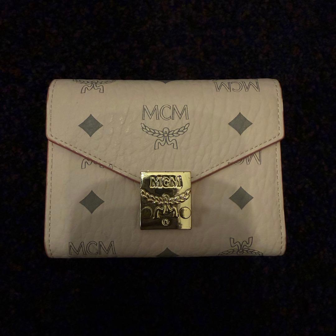 MCM ピンク 三つ折り財布 MCM 3つ折り財布 ピンク ライオン - メルカリ