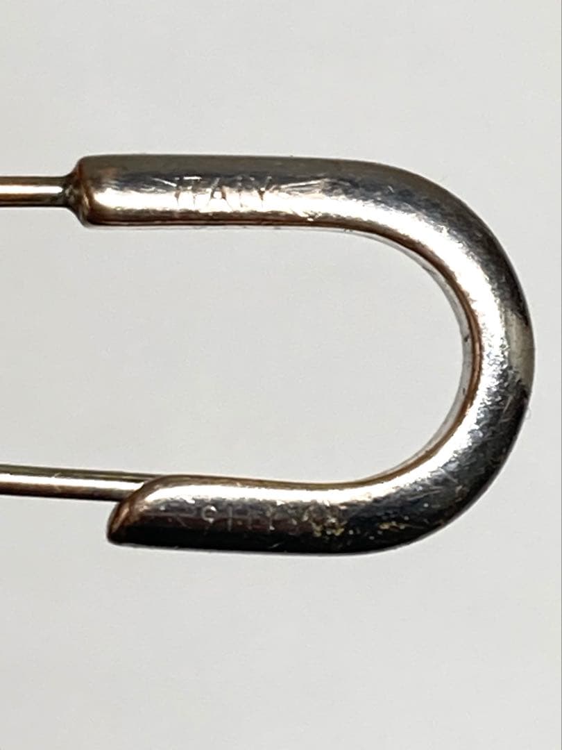 ルイヴィトン ピンブローチ ピンバッチ 安全ピン シルバー系