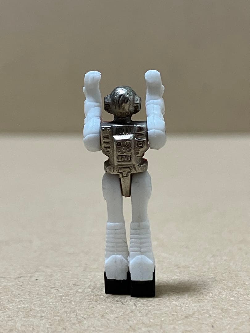 ダイアクロン隊員　ミニプラ　ミクロマン　タカラ　白赤　消しゴム