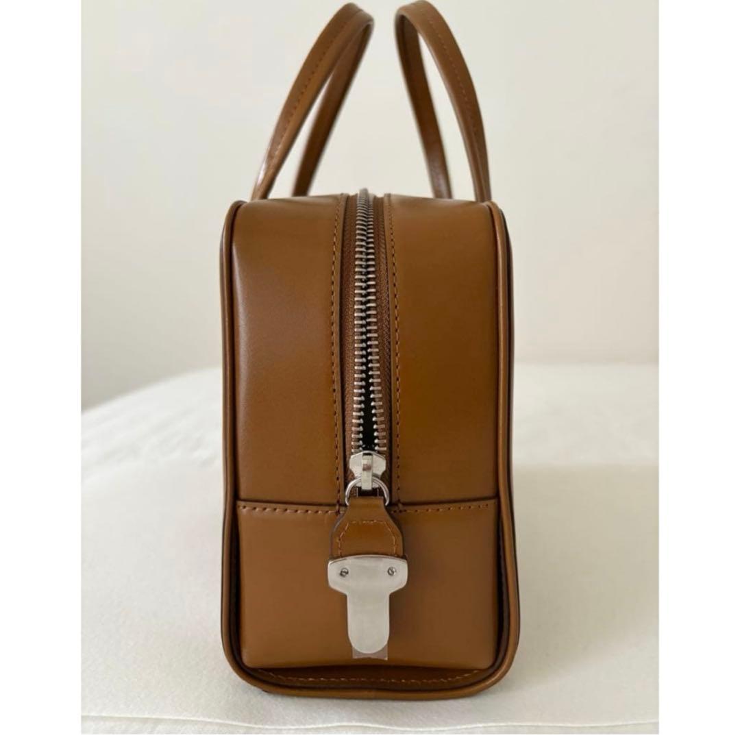 美品　tout y est ロケスモールバッグ