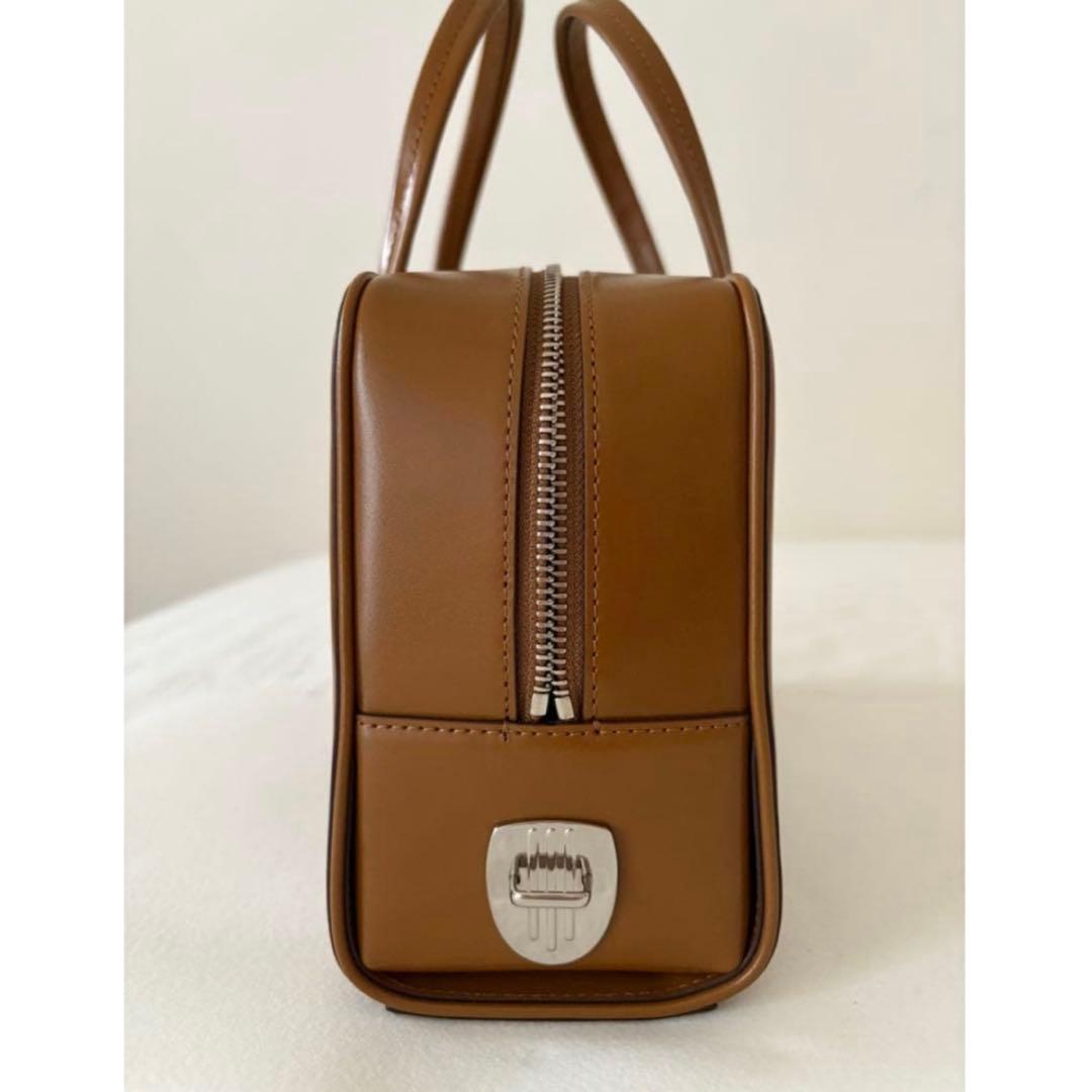 美品　tout y est ロケスモールバッグ