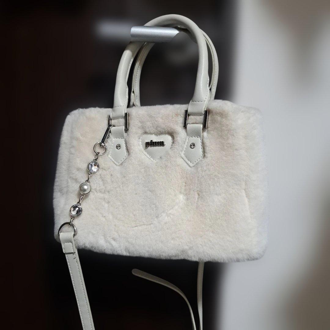 pium ピウム ビジューチェーン付きハートファーバッグ ホワイト 白