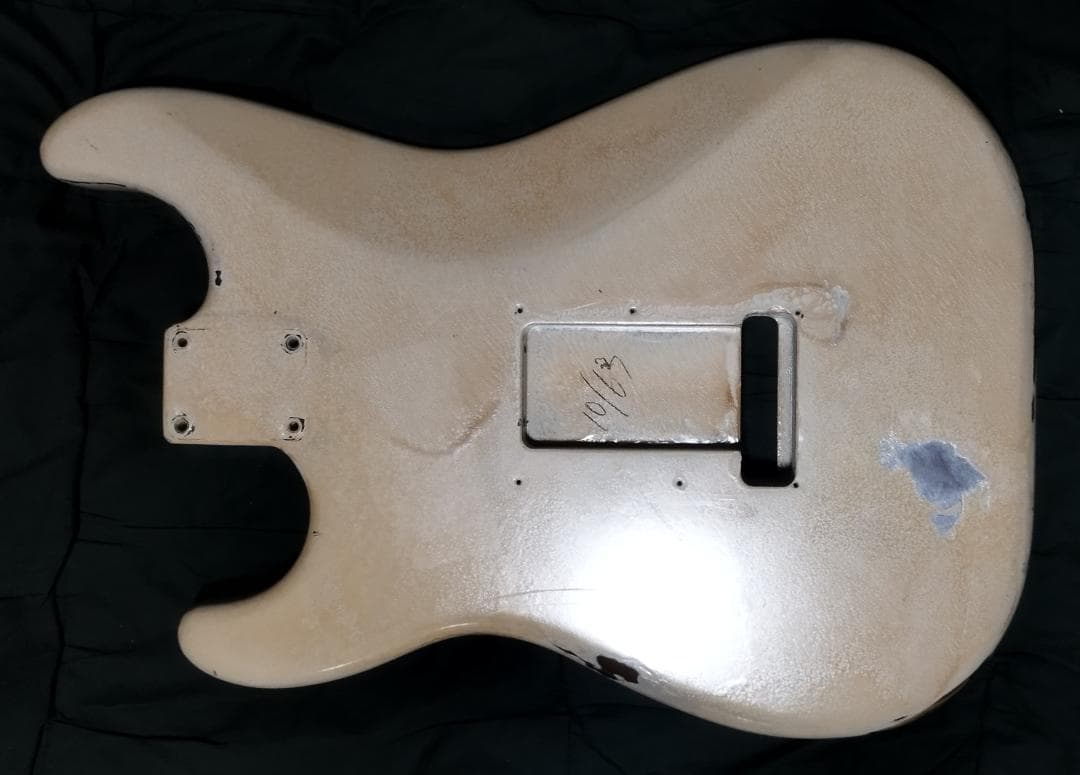 ストラトキャスター ダメージ ボディ オフ・ホワイト ´60 初ネック・ネジ付