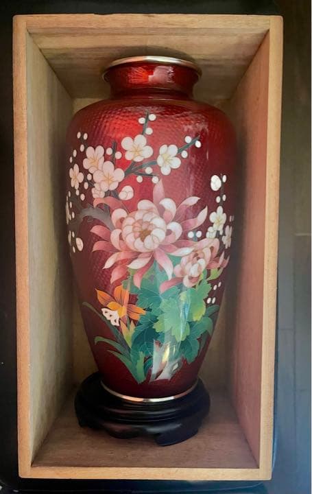 佐藤七宝店謹製 七宝花瓶 赤透四君子文 台座付 共箱入り 未使用