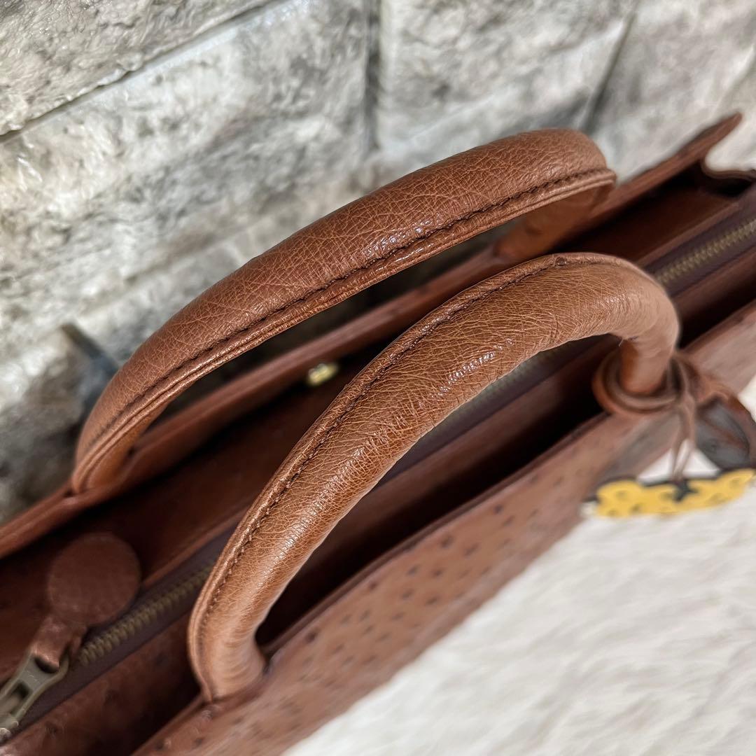 【新品未使用】イビサ　とらチャーム付き　オーストリッチ　ハンドバッグ