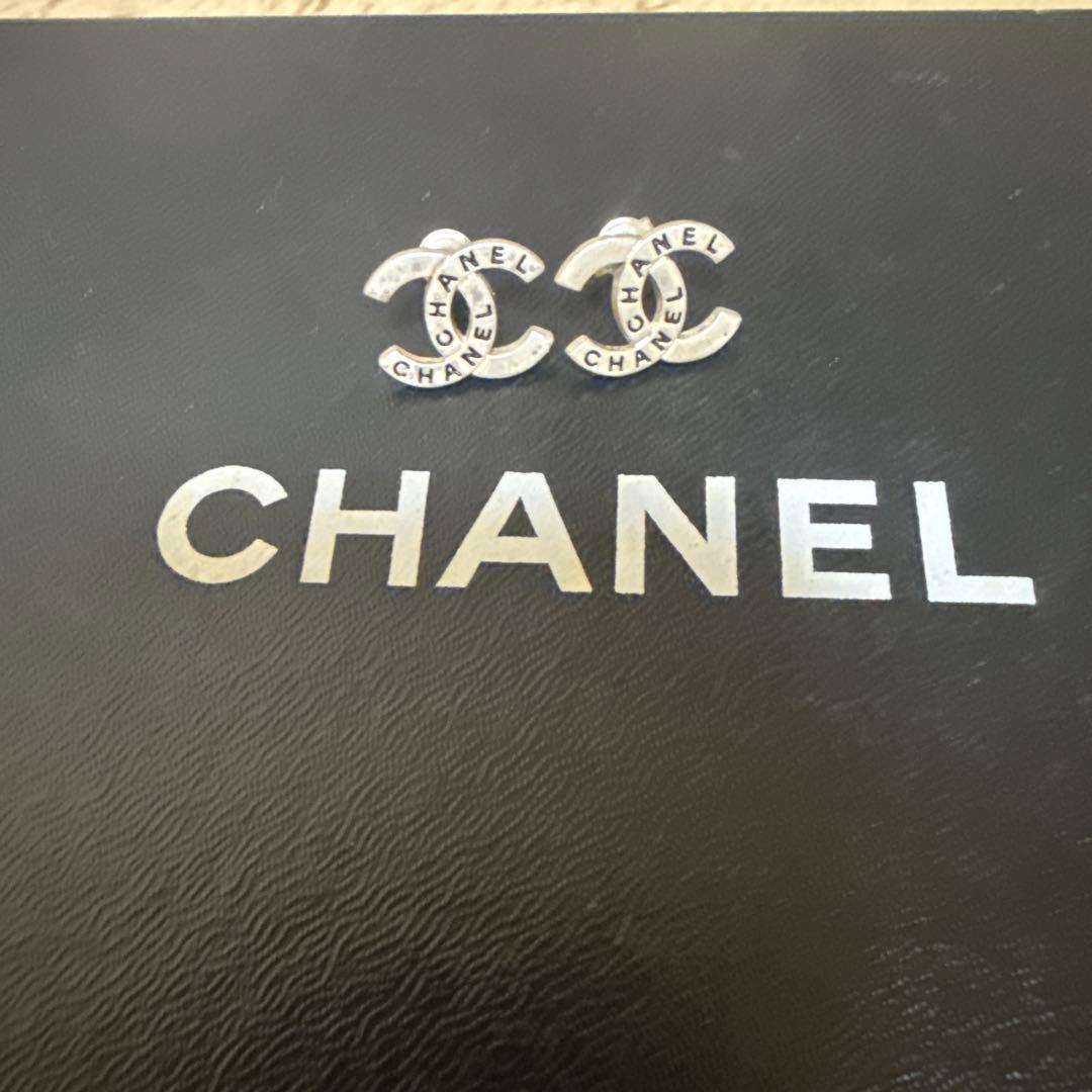 CHANEL ダブルCロゴ ピアスヴィンテージ　今週のみ値下げ‼️ CHANEL ダブルCロゴ ピアス続々売り切れ！今、ラッキーすぐあげます