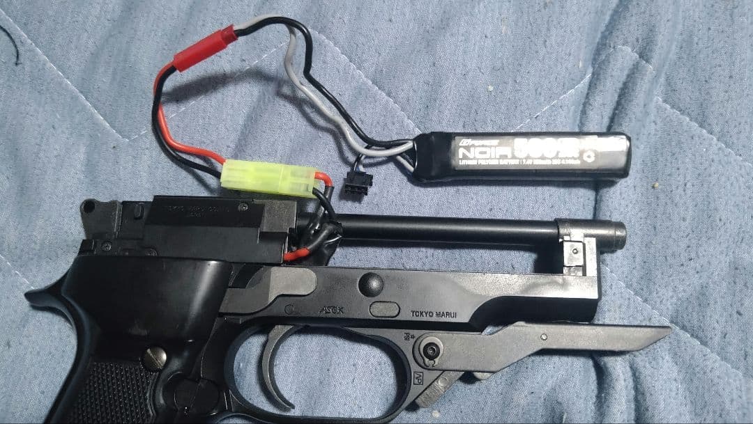 モ*チ様 東京マルイ　ベレッタM93R フルオート電動ガン　18禁