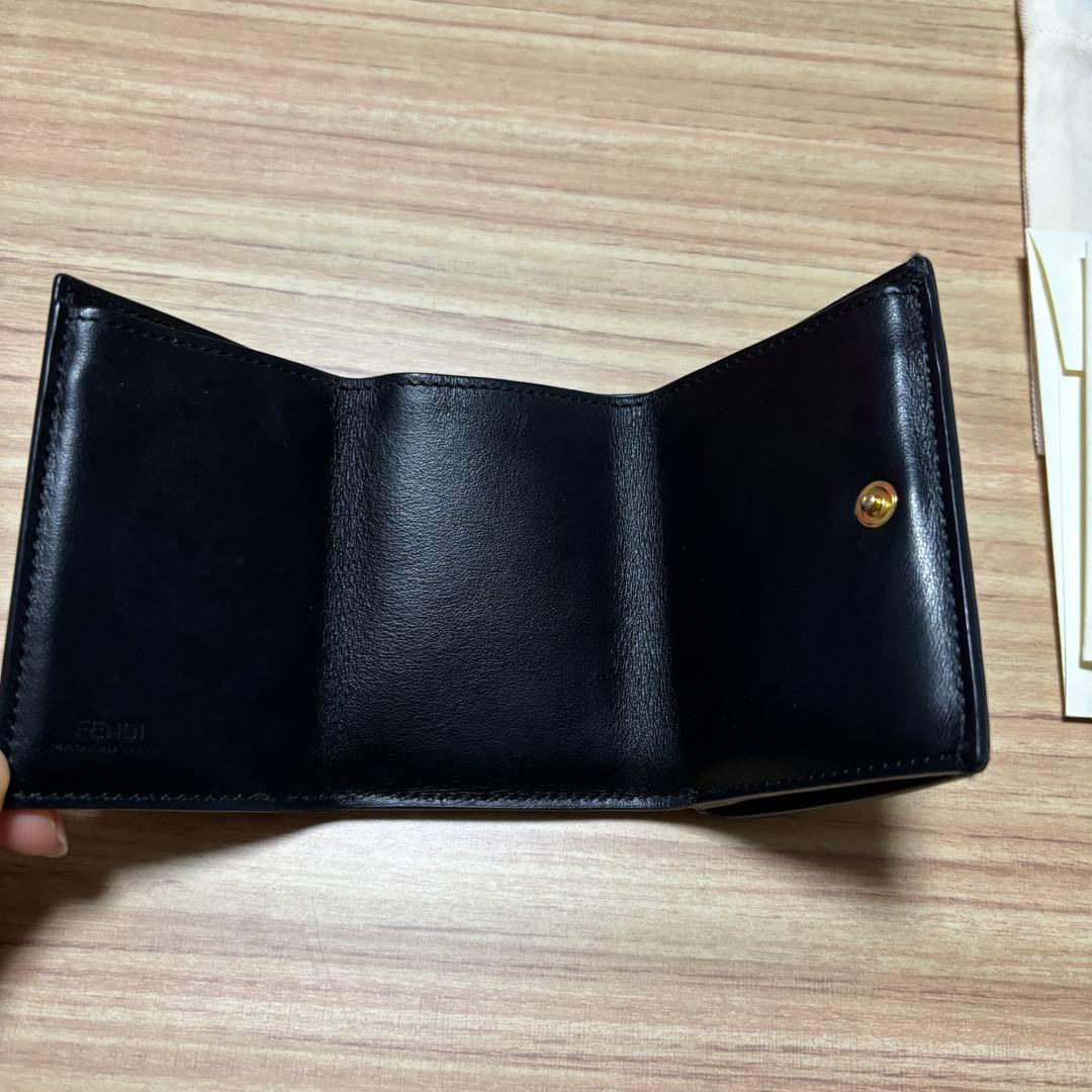 ૮*ა様 FENDI 三つ折り財布　ブラウン