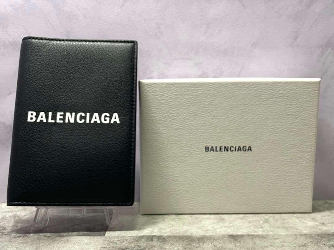 値下不可】 BALENCIAGA 黒 パスポートケース カードケース