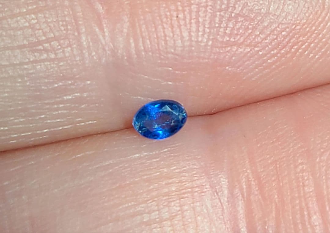 青いネオンの閃光!!☆希少石ラズライト☆リング、ペンダントオーダー受付中