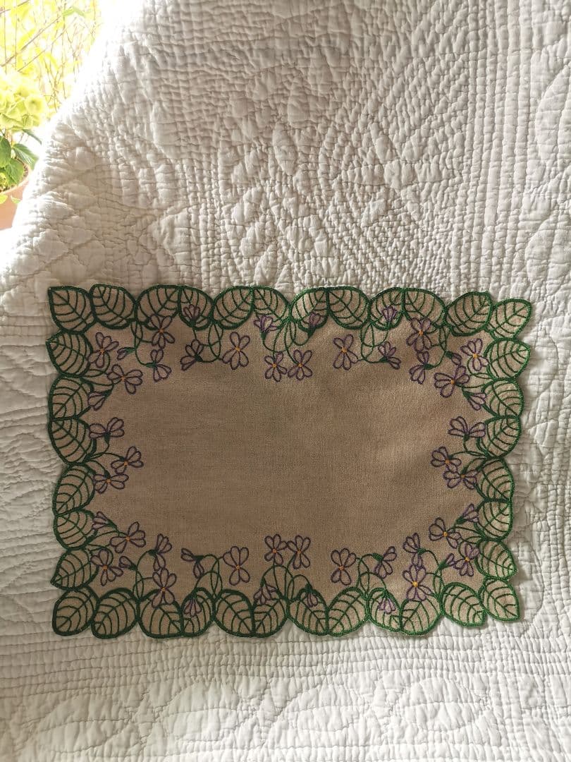 アンティーク/ヴィンテージ フランス 菫の葉と花のカットワーク刺繍