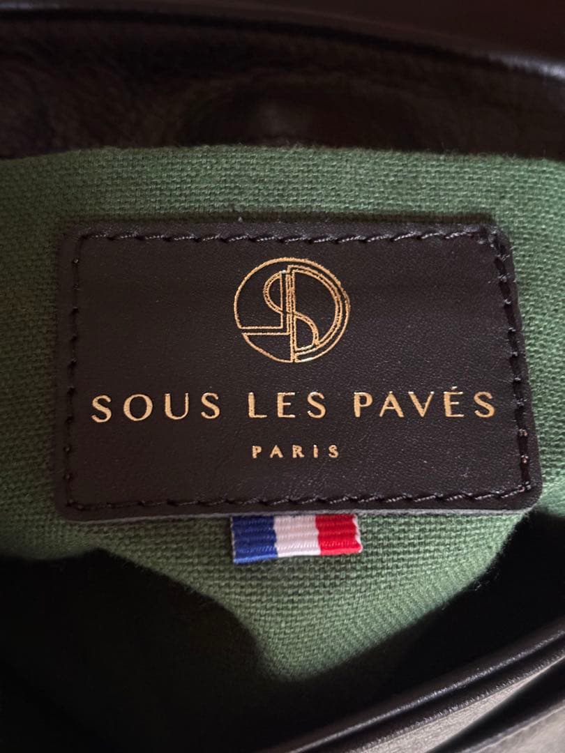 SOUS LES PAVÉS ブラックショルダーバッグ　フランス　カエル