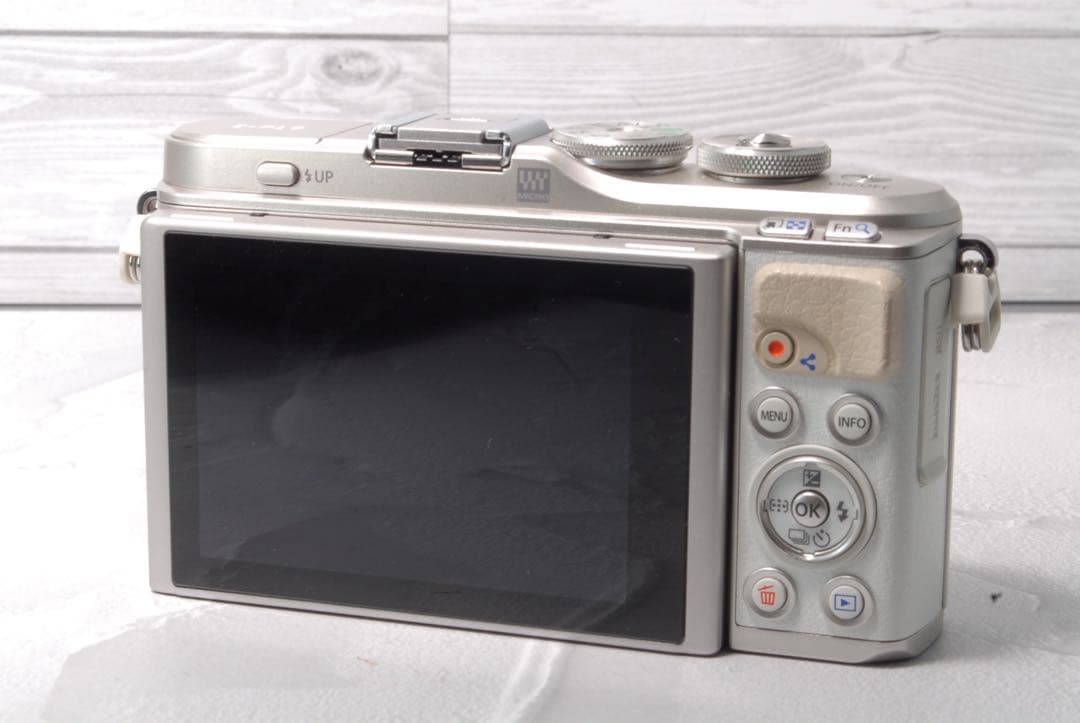 Lucyさま オリンパス PEN E-PL9 14-42mm EZ