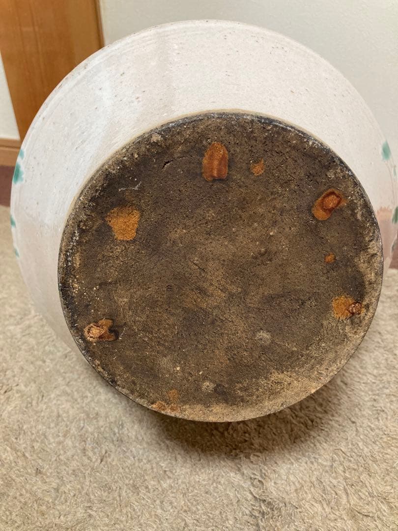 壺　すだれ壺明治期の作品アンティーク新品です。信楽焼です。大きな壺です。