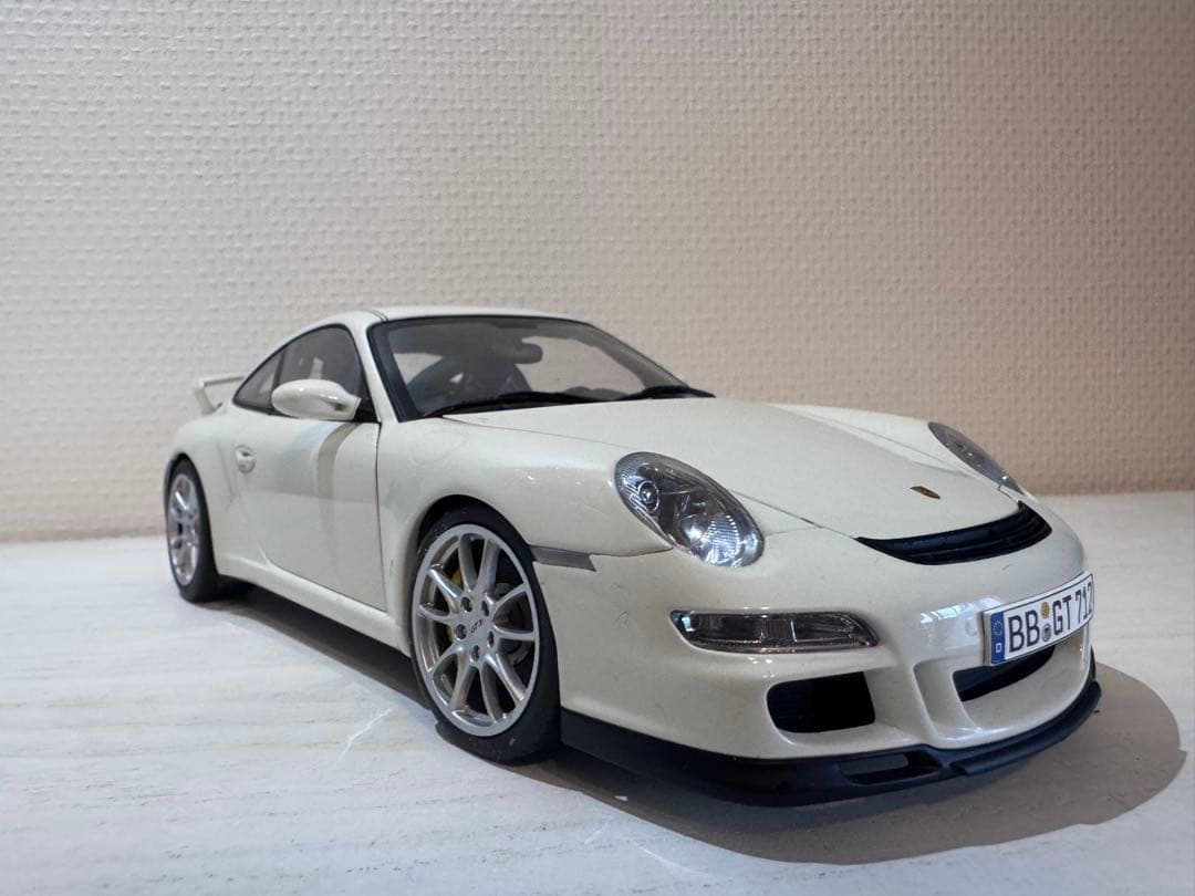 ポルシェ 911 GT3 1/18 ホワイト