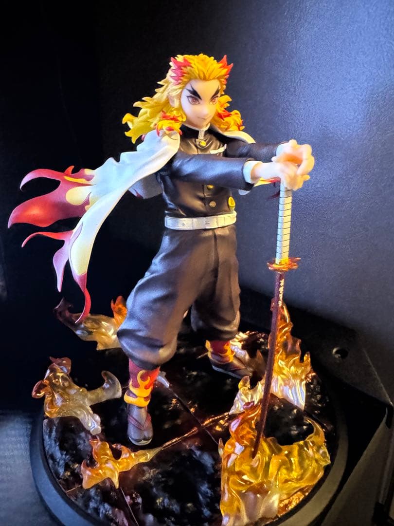 劇場版 鬼滅の刃 無限列車編 煉獄杏寿郎 1/8スケールフィギュア