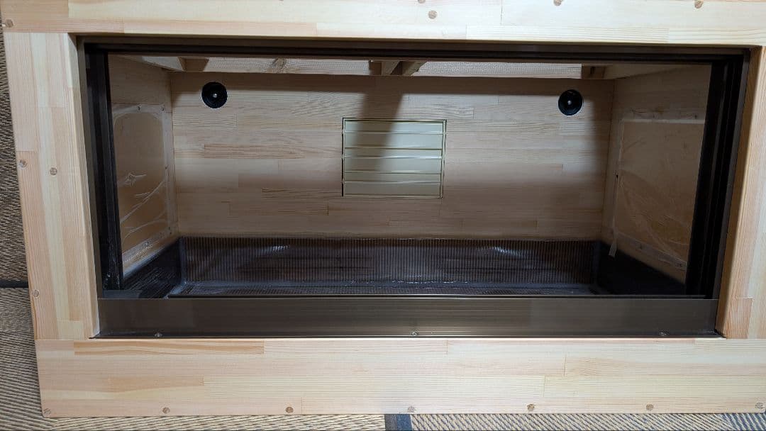 アルミサッシ仕様。赤松集成材18ミリ900×500×500蜜蝋オイル仕上げ