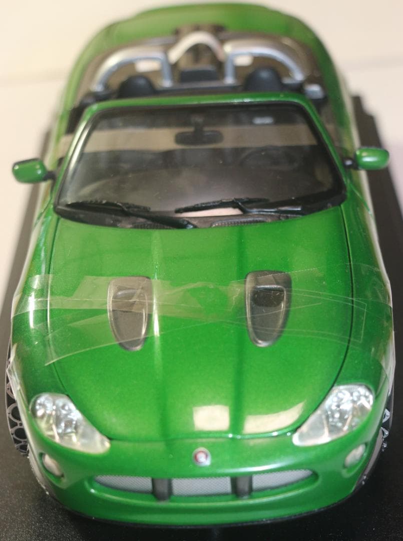 007ボンドカー　ジャガーXKRロードスター１／１８ （ダイ・アナザー・デー