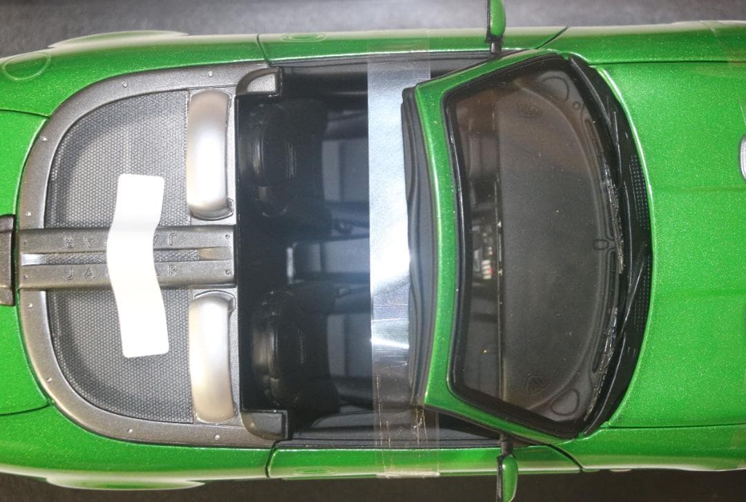 007ボンドカー　ジャガーXKRロードスター１／１８ （ダイ・アナザー・デー