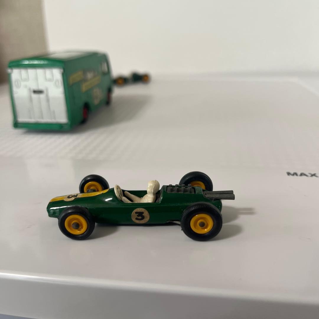 マッチボックス　レーシングカートランスポーター+ロータスレーシングカー