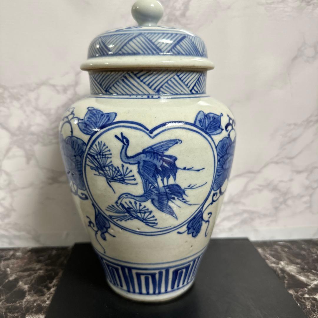 古伊万里、染付、松鶴、竹雀、梅鶯、窓絵　箱付き。沈香壺。完品。