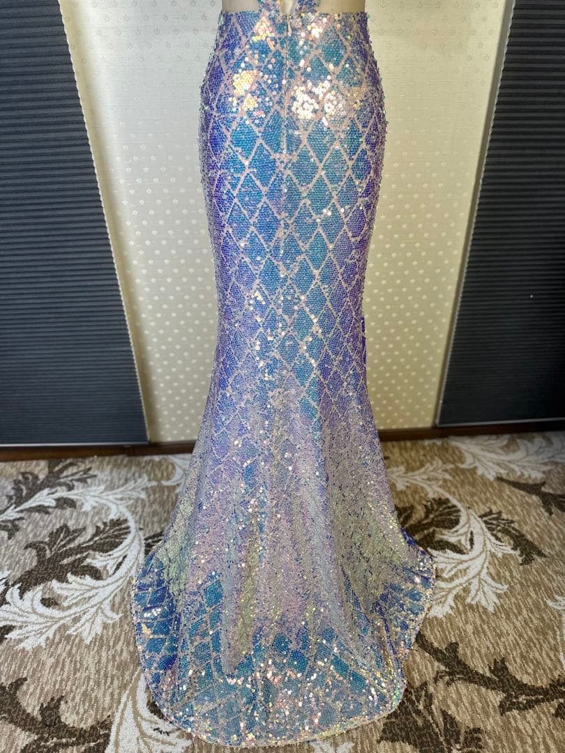 スパンコール装飾の青紫色ドレス