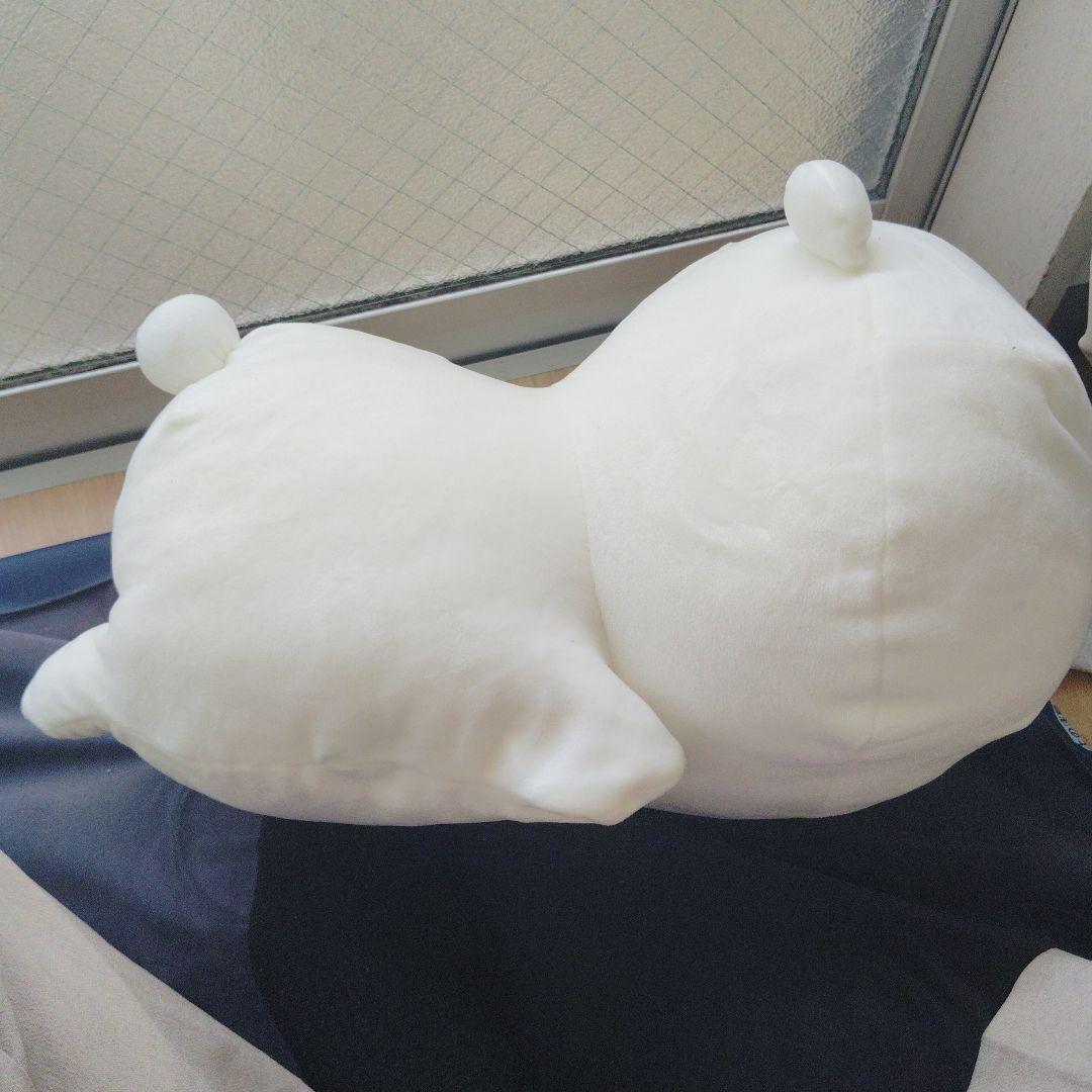 ちいかわのかわいい顔の丸型クッション