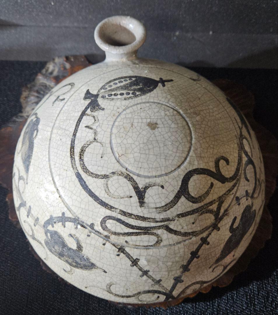 李朝古美術　韓国古陶磁器　李朝　粉青沙器 鉄絵　唐草文　口付大瓶　酒瓶　扁壺