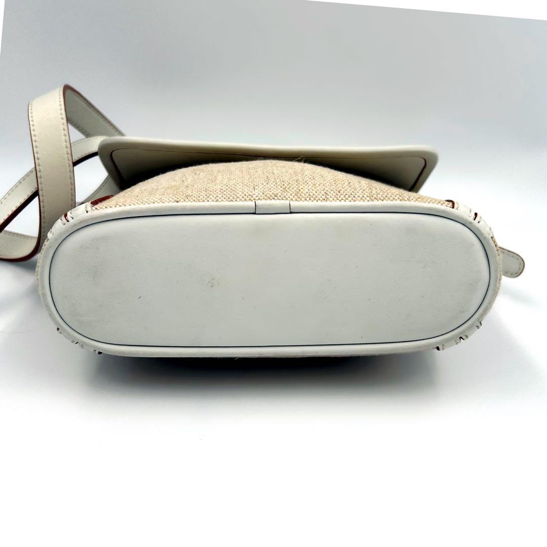 BURBERRYバーバリーホワイトショルダーバッグ