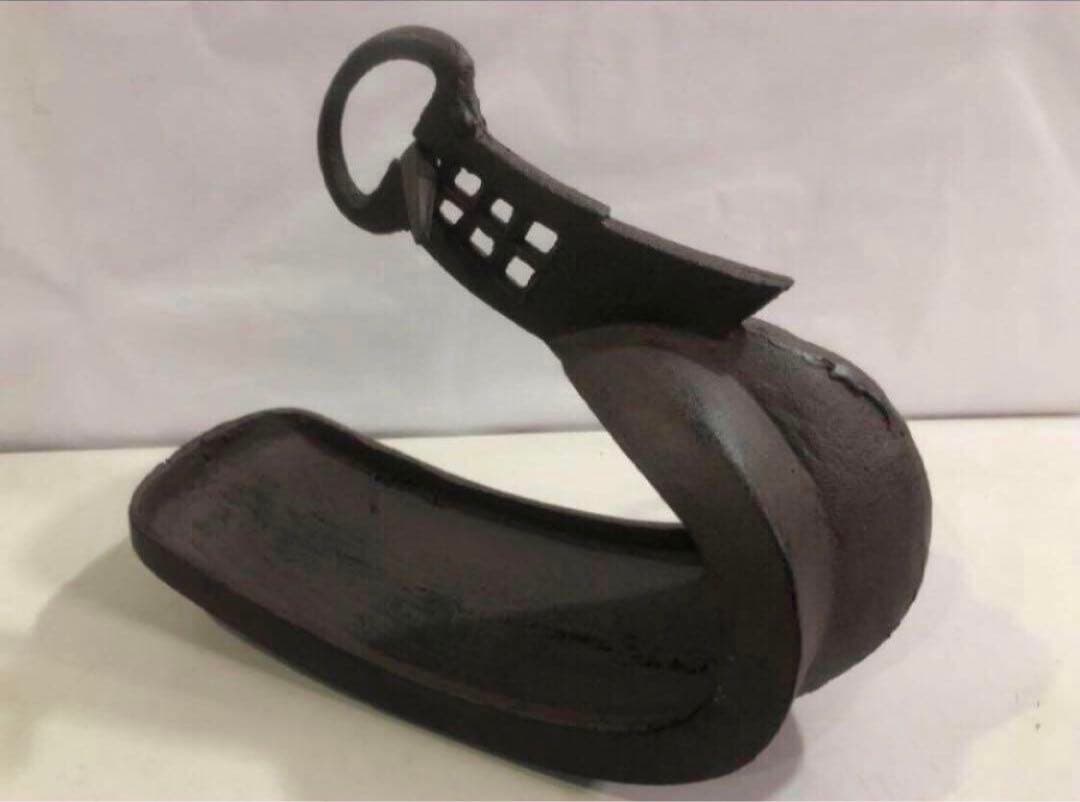 鉄製 アイアン 鎧 あぶみ 馬具 花器 左右セット