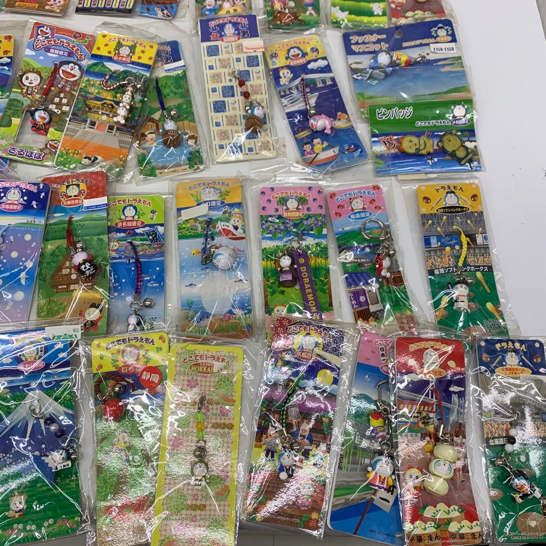 ▲ どこでもドラえもん　限定ストラップ　ストラップ　ピンバッジ　まとめ　71点
