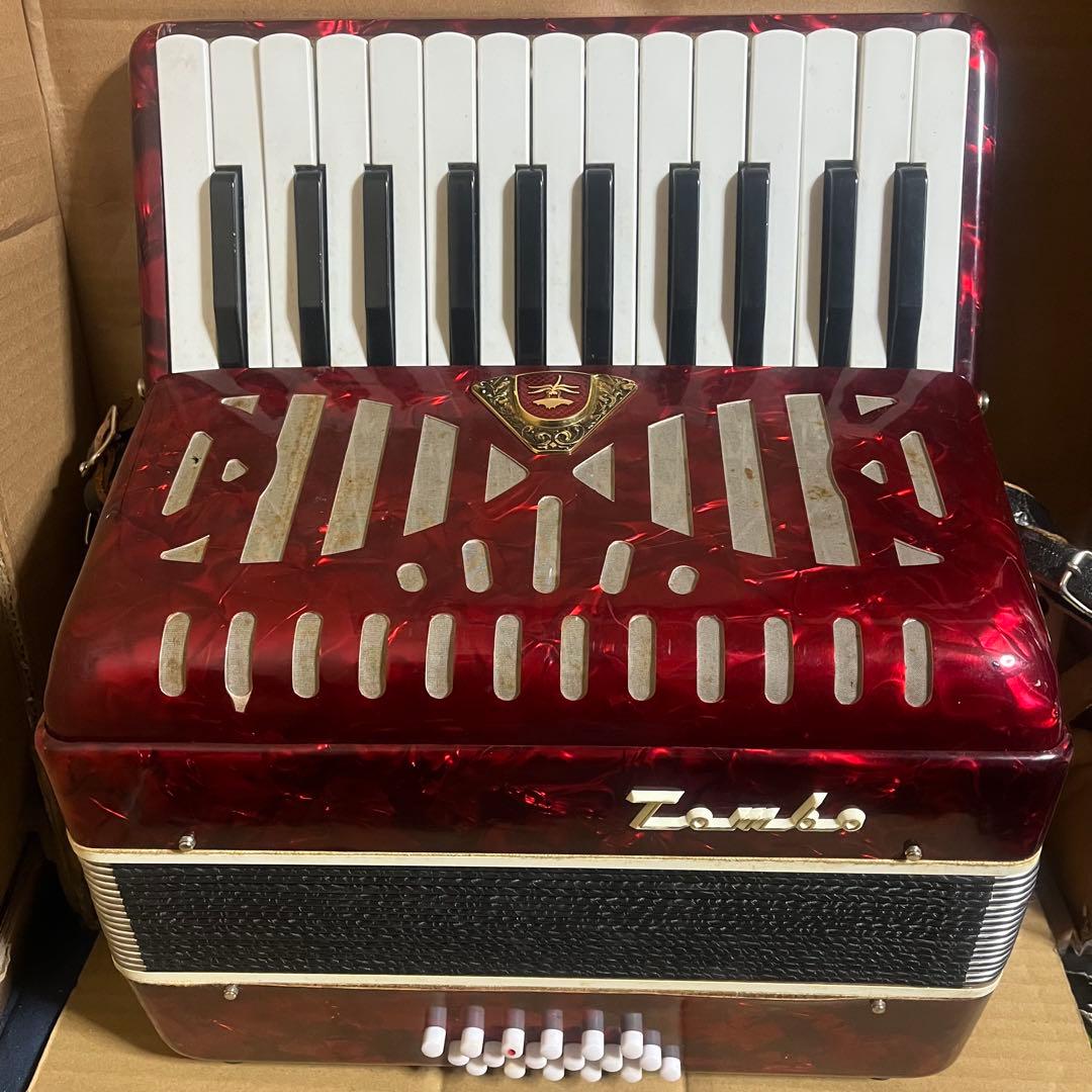 Tombo No.28アコーディオン 専用ハードケース付 - メルカリ