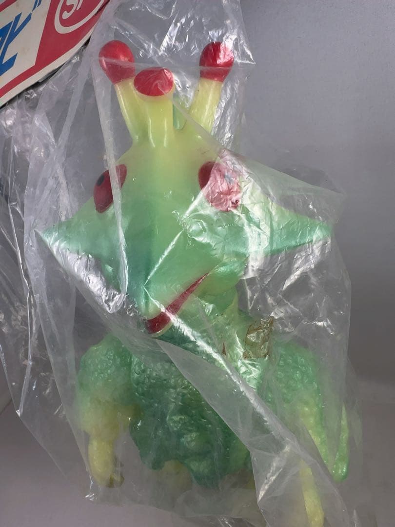 宇宙大怪獣　ギララ　イリサワ限定　蓄光成型＆赤目ver. マルサン