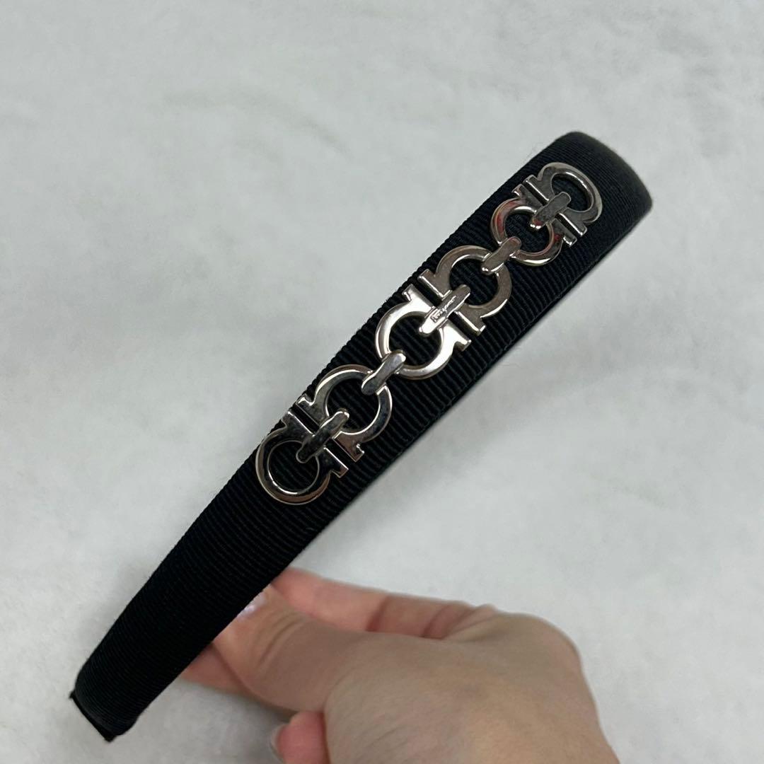 H632 美品 希少デザイン サルヴァトーレフェラガモ カチューシャ レディース