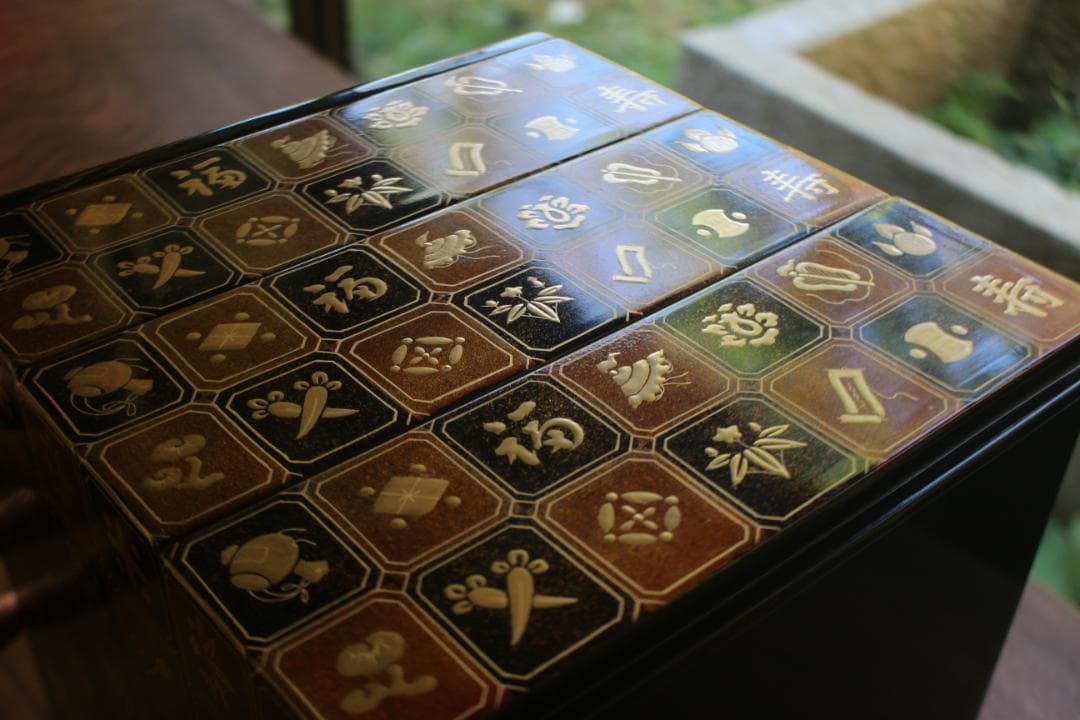 デッドストック！内朱金縁黒漆に極上宝尽蒔絵の映える三段重（検輪島塗重箱お重