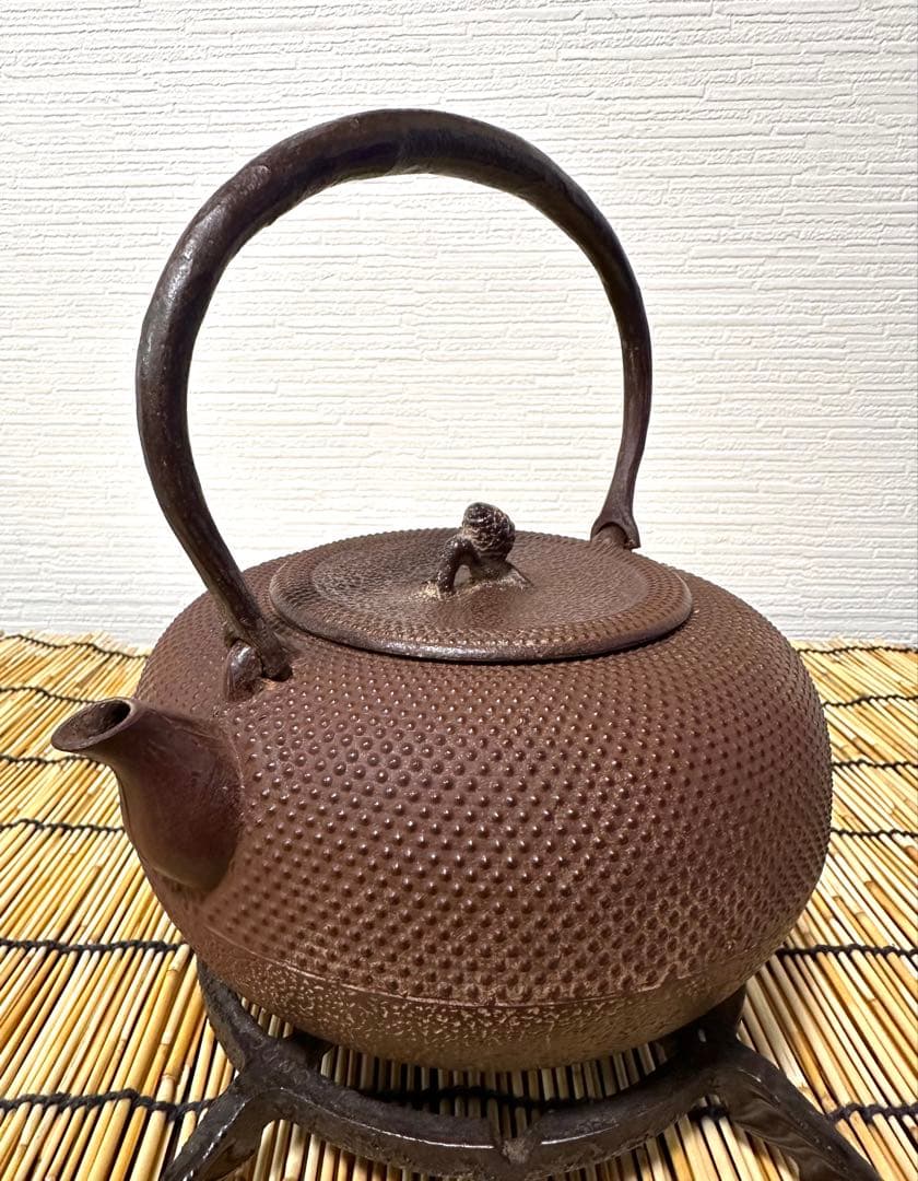 未使用品　南部銘　南部釜師造１２型アラレ　鉄瓶　南部鉄瓶　南部鉄器　鉄瓶