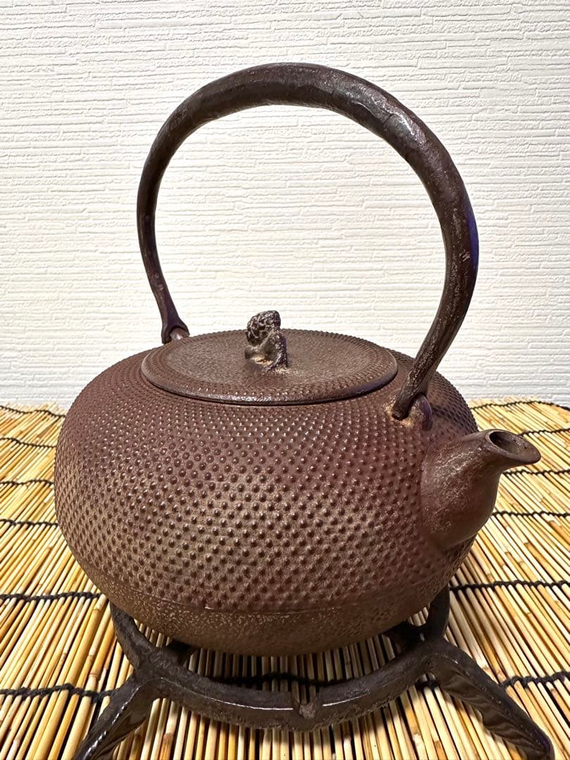 未使用品　南部銘　南部釜師造１２型アラレ　鉄瓶　南部鉄瓶　南部鉄器　鉄瓶