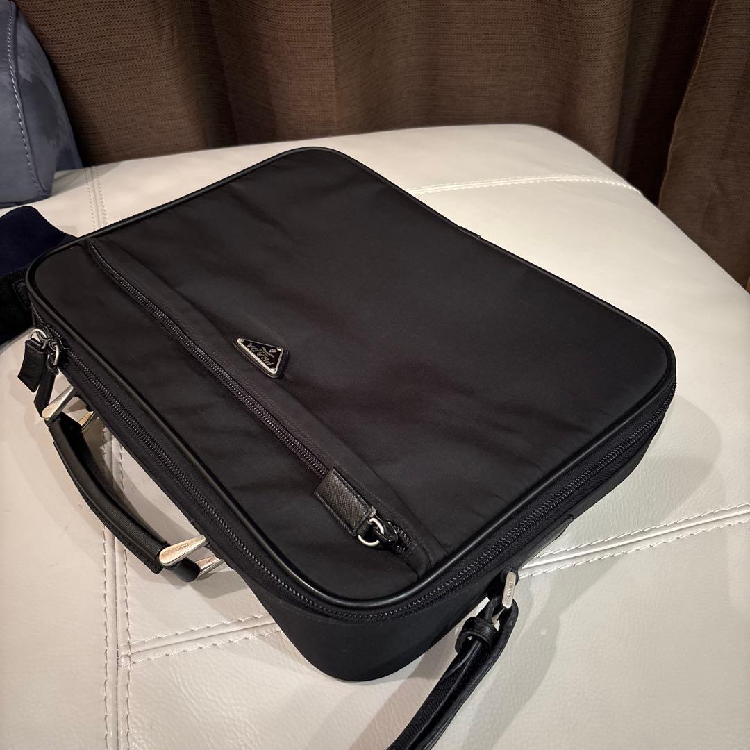PRADA ブラック ビジネスバッグ