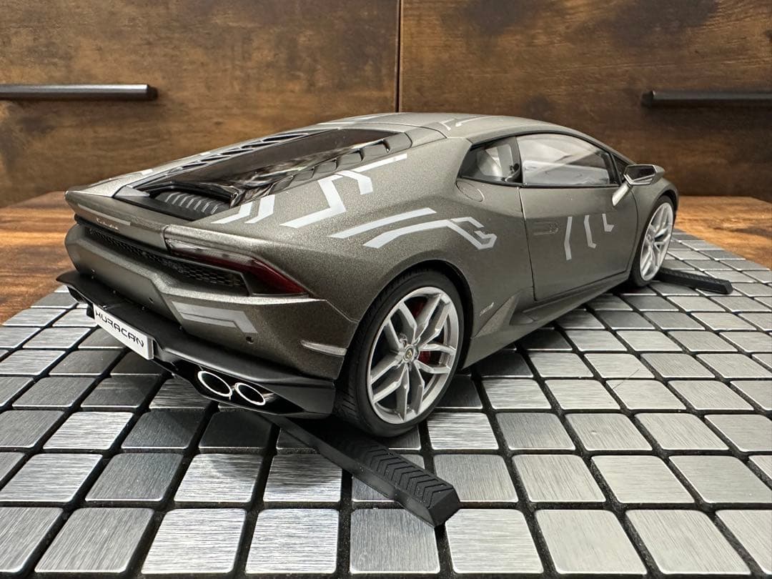 【カスタム】オートアート 1/ 18 ランボルギーニ ウラカン マットグレー