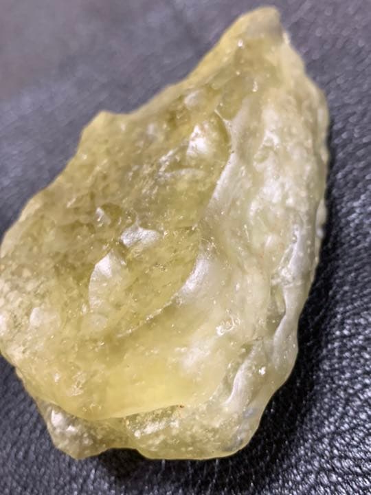 巨大な！リビアンデザートグラス 原石（ガラス隕石）本物保証 165.6g