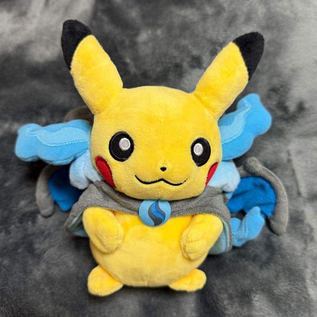 ポケモンセンター限定 メガリザードンX ポンチョを着たピカチュウ