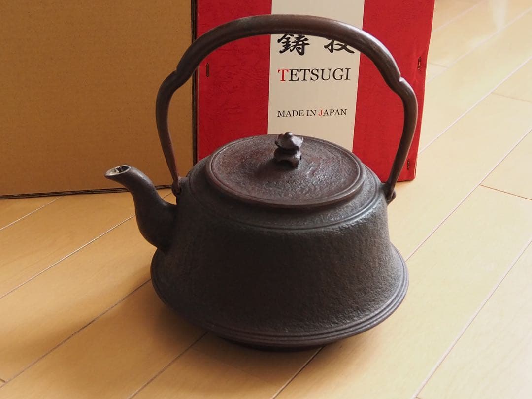 南部鉄瓶 取り寄せ商品】南部鉄びん NANBU TETSUBIN 鉄瓶 アラレ NT0107 : 輸入